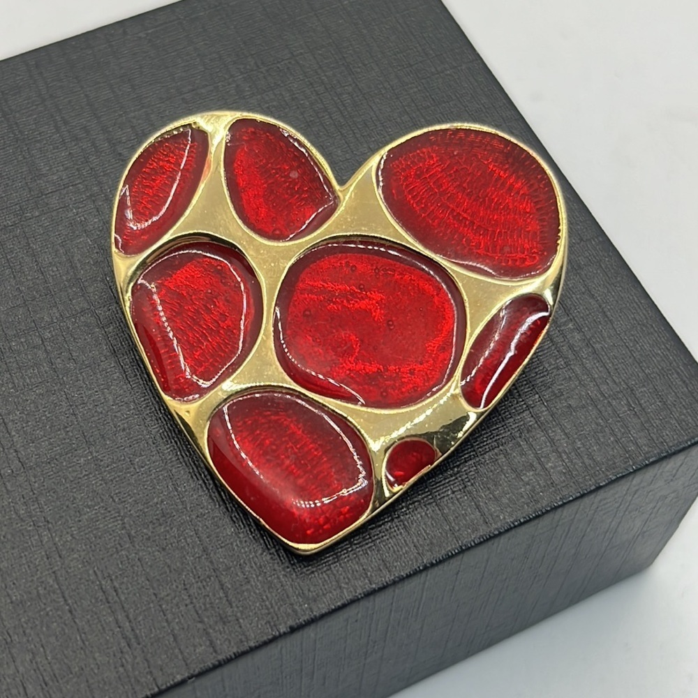 Avant-Garde Golden Red Heart Brooch Pin Jewelry 1.5"